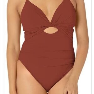 La Blanca island goddess twist front One-Piece Swimsuit